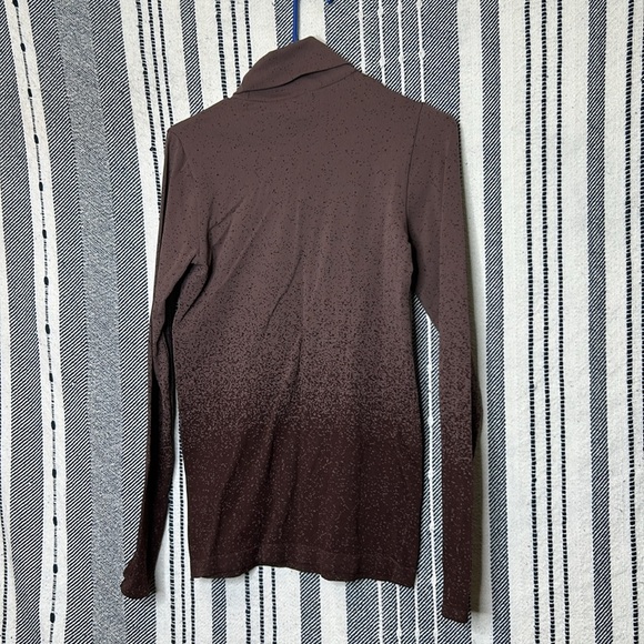 Athleta Flurry Blizzard Gradient Turtleneck Long Sleeve - Picture 4 of 5